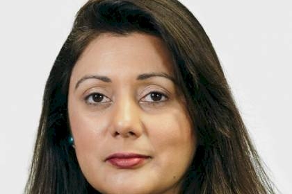 وزيرة بريطانية سابقة: تمت إقالتي من منصبي بسبب عقيدتي الإسلامية