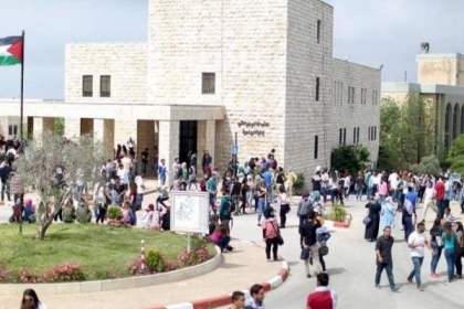جامعة "بيرزيت" تدعو لاستئناف التعليم والحركة الطلابية تواصل الاعتصام