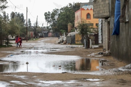 تتفاقم عاماً بعد عام..أزمة صرف صحي بمخيمات غزة