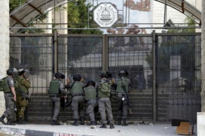 جيش الاحتلال يختطف طالبين من أمام جامعة القدس