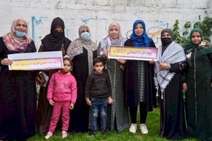 على شرف الثامن من آذار يوم المرأة العالمي ... مجلس المرأة في المحافظة الوسطى يُكرّم الأخوات في قاطع حسن زقوت 