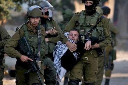 الاحتلال يعتقل شابا من البلدة بالقديمة بالقدس