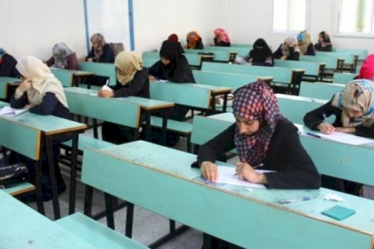 المئات يتقدمون لامتحان الوظائف التعليمية بغزة اليوم