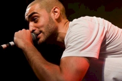 حملة للوبي الصهيوني ببريطانيا ضد مغني "راب" لدعمه فلسطين
