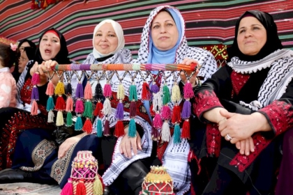 بالصور: مجلس المرأة بساحة غزة ينفذ سلسلة فعاليات "الأرض عهدنا" لإحياء ذكرى يوم الأرض