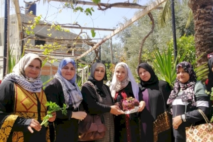 مجلس المرأة بالمحافظة الوسطى ينفذ فعالية "الأرض عهدنا" بمناسبة ذكرى يوم الأرض