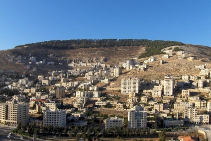 الكشف عن خطة لشرعنة البؤر الاستيطانية ومصادرة الأراضي الفلسطينية