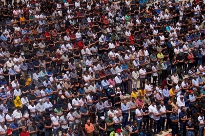 160 ألفا يؤدون صلاة الجمعة الأخيرة من رمضان في المسجد الأقصى