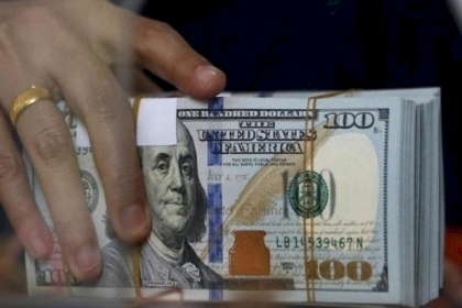الدولار يسجل رقماً قياسيًا جديدا أمام الشيكل