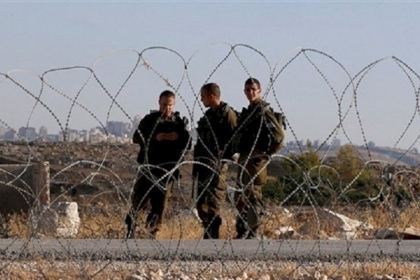 الاحتلال يعتقل فلسطيني بزعم تسلله إلى مستوطنة قرب الخليل