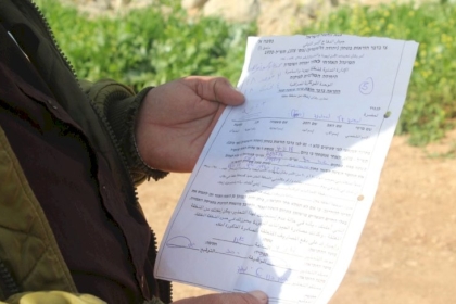 الخليل: الاحتلال يخطر بهدم 5 منازل وردم 3 آبار في مسافر يطا