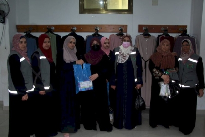 لجنة المرأة العاملة  بالمحافظة الوسطى تنظم زيارة ميدانية لمحلات الملابس وتكرم العاملات بها