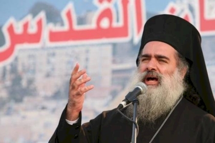 المطران حنا: "مسيرة الأعلام" تندرج في إطار معركة السيادة على القدس