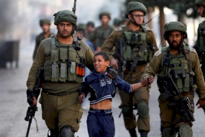 الاحتلال يشن حملة مداهمات واعتقالات في الضفة والقدس