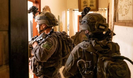 الاحتلال يعتقل 22 مواطنا ويحتجز العشرات خلال اقتحامه الخليل