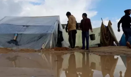 خيام متهالكة مع دخول فصل الشتاء