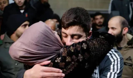 سلطات الاحتلال الإسرائيلي تفرج بعد ظهر اليوم عن 12 مواطنا من قطاع غزة