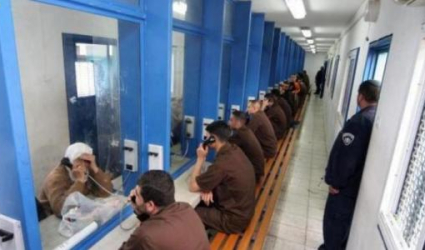 نادي الأسير ينفي تحديد موعد لاستئناف زيارات أهالي الأسرى