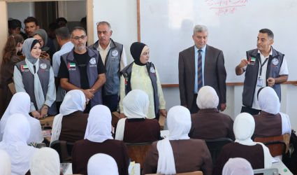 عملية الفارس الشهم (3) تقدم حقائب مدرسية وقرطاسية لطلبة المعهد الأزهري في غزة
