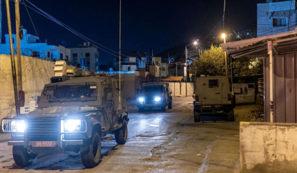 جيش الاحتلال يعتقل عدد من المواطنين خلال مداهمة ليلية في طوباس بالضفة الغربية