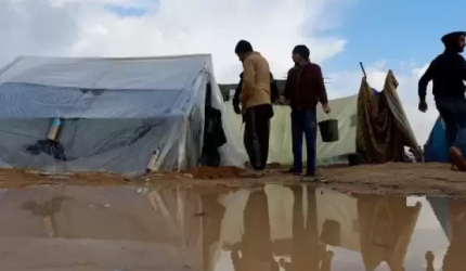 خيام متهالكة مع دخول فصل الشتاء