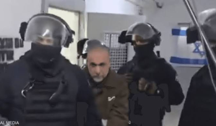 حسام أبو صفية: السجانون يواصلون الاعتداء عليّ وهددوني لمنعي من الحديث
