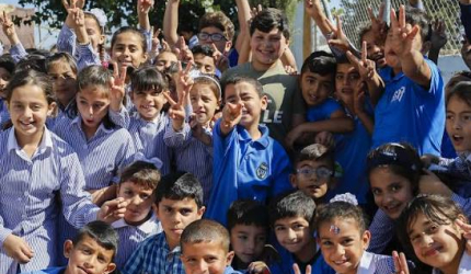 التمويل والحرب يهددان استمرار التعليم بمدارس الأنروا