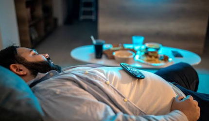 لماذا نشعر بالنعاس بعد تناول وجبة كبيرة؟