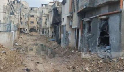 الاحتلال يجبر سكان منازل مقابلة لمخيم طولكرم على إخلائها
