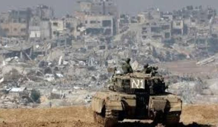 آليات الاحتلال تتوغل شرق دير البلح وتطلق النار تجاه منازل وخيام النازحين