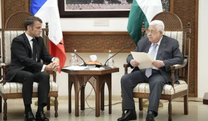فرنسا تضغط على الرئيس عباس: لا تؤجلوا الانتخابات ولا تحرموا الفلسطينيين من حق الاختيار