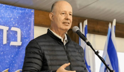 زلزال داخل اليمين الإسرائيلي.. هنغبي يهجر الليكود ويعلن: صوتي لليبرمان