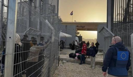 قوات الاحتلال تعتقل 3 فلسطينيين خلال عودتهم إلى غزة عبر معبر رفح