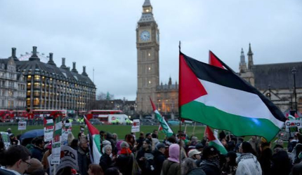 تسريب صادم: إسرائيل توسلت لستارمر لتأجيل الاعتراف بفلسطين خوفًا على الرهائن