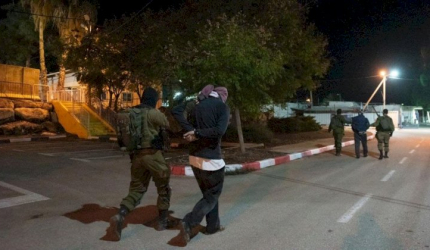 اعتقالات ومداهمات بالضفة والقدس وإصابات بالاختناق