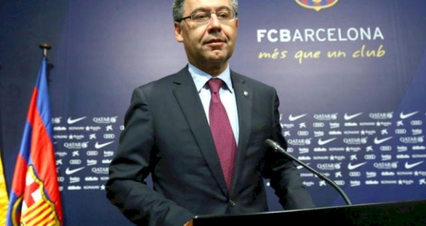 رئيس نادي برشلونة في مؤتمر صحفي 