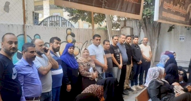 جانب من وقفة تيار الاصلاح الديمقراطي مع الأسرى أمام مقر الصليب الأحمر غزة