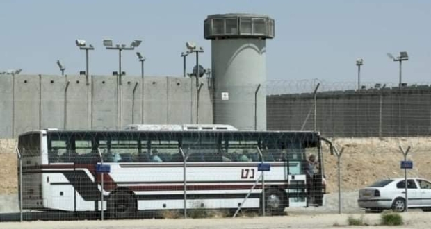 صورة ارشيفية لنقل اهالي الاسرى 