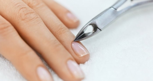 الجلد الجاف حول الأظافر