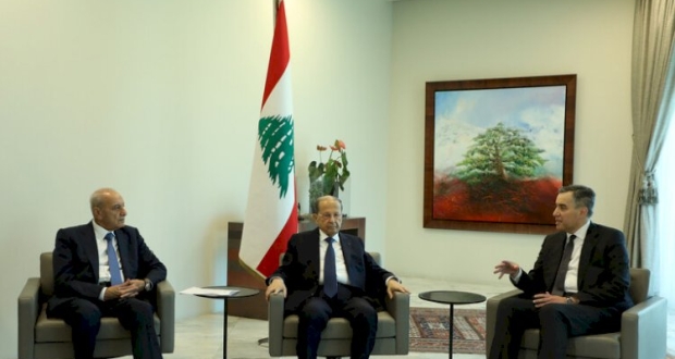 الرئيس اللبناني يجتمع برئيس الحكومة المكلف مصطفى أديب بحضور رئيس البرلمان نبيه بري