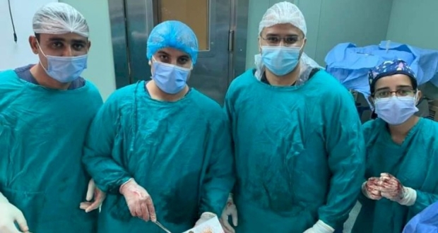 الأطباء المصريين يُخرجون آلاف الجنيهات من بطن مصري