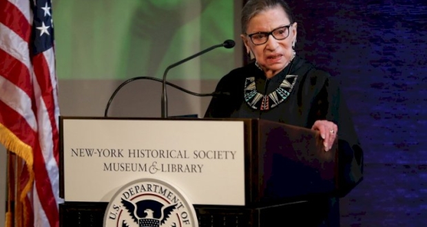 القاضية روث بادر غينسبورغ 