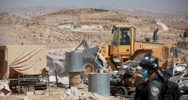 قوات الاحتلال الإسرائيلي تهدم منزل فلسطيني