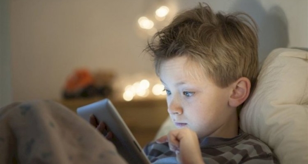 إدمان الشاشات الرقمية والأجهزة الإلكترونية