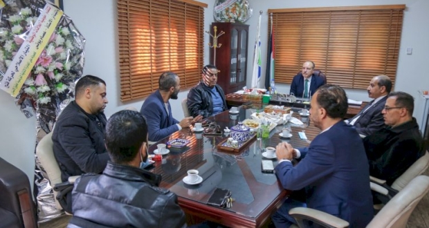 تيار الاصلاح الديمقراطي يزور عصام يونس لتهنئته بالجائزة الفرنسية الألمانية لحقوق الإنسان