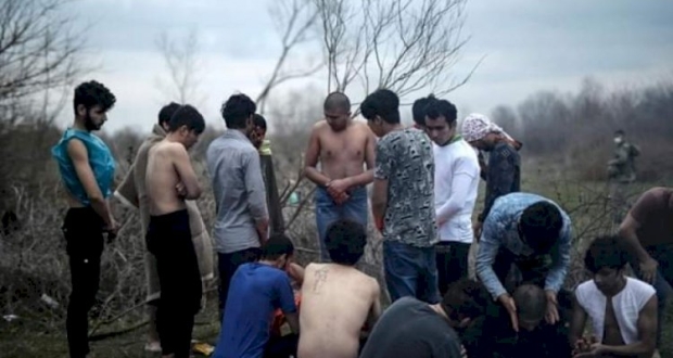 الأمن اليوناني يعذب لاجئين ويعيدهم إلى تركيا (أرشيف)