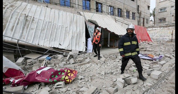طواقم الدفاع المدني تتفقد آثار المنخفض الجوي