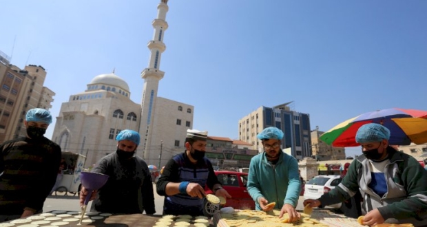 القطايف في اسواق خانيونس 
