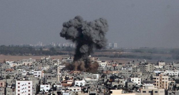 غزة: أثار القصف الاسرائيلي على مواقع فلسطينية في قطاع غزة 
