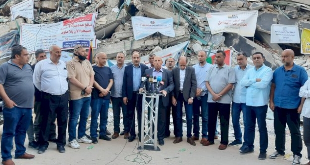  غزة: قيادات تيار الإصلاح الديمقراطي خلال مؤتمر صحفي لتسليم 10 سيارات اسعاف لوزارة الصحة في غزة 6-6-2021